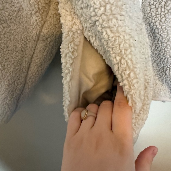 Victoria's Secret Pink Cream Sherpa Jacket - Picture 4 of 5